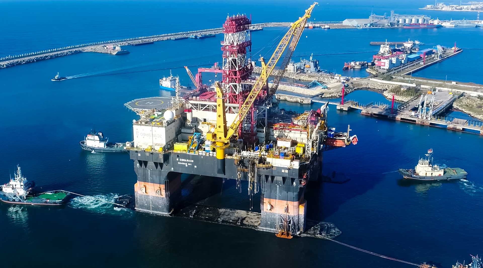 Ocean drilling at ship lock lifting equipment